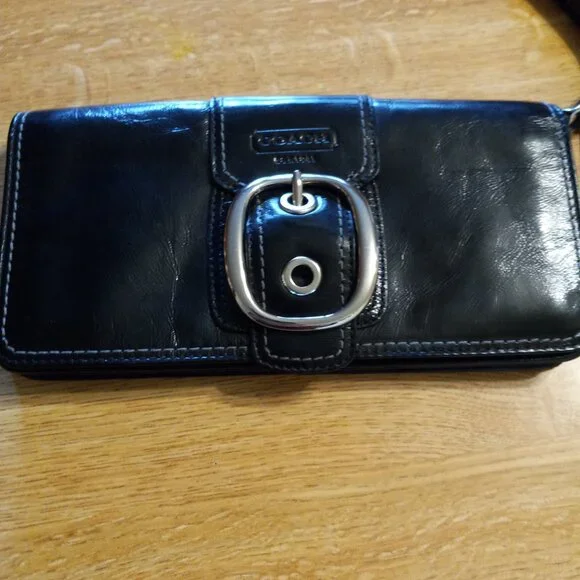 AUTHENTIC COACH Leather Large Wristlet w Buckle Wallet Clutch - Picture 2 of 7